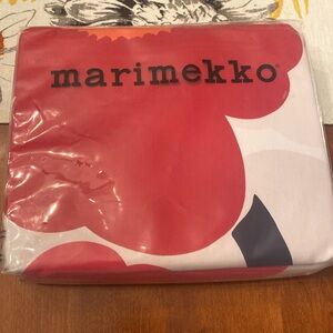 Marimekko twin duvet cover set with pillow sham. Unikko Maija Isola 1964 design
